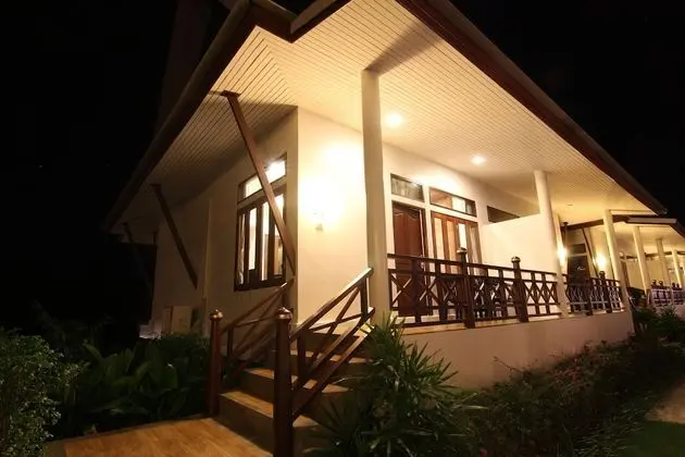 Deluxe Room / Lake View