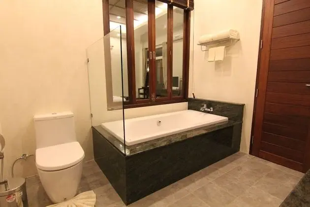Deluxe Room / Lake View