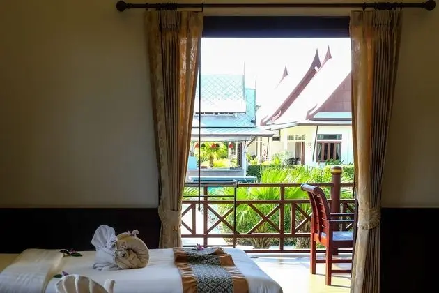 Deluxe Room / Pool View