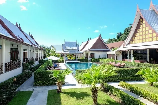 Deluxe Room / Pool View