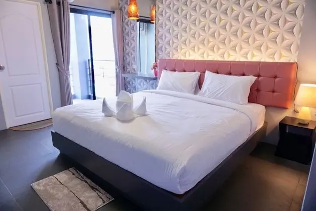 Deluxe King Bed