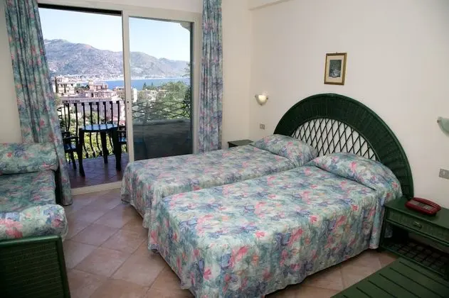 Tek Büyük veya İki Ayrı Yataklı Oda, Deniz Manzaralı