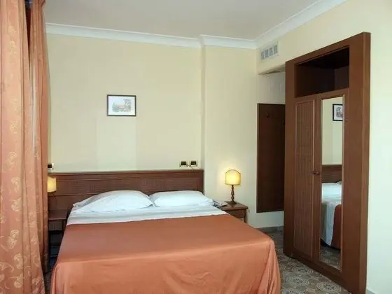 Tek Büyük veya İki Ayrı Yataklı Oda, Deniz Manzaralı