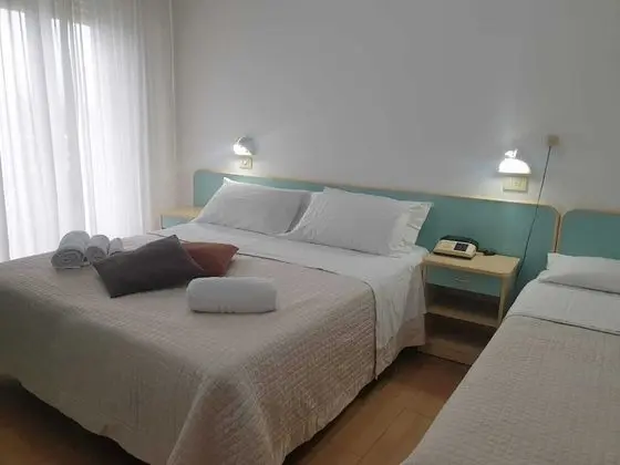Basic Üç Kişilik Oda