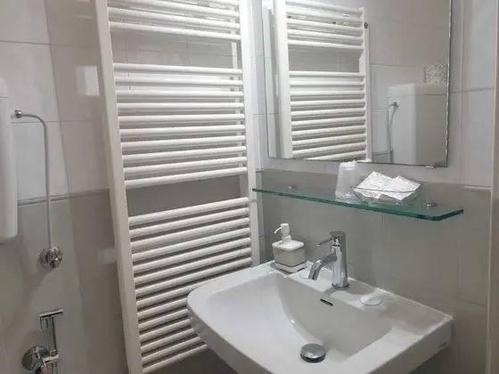 Basic Üç Kişilik Oda