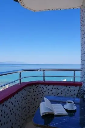 Triple, Deniz veya Kara Manzaralı, Balkonlu