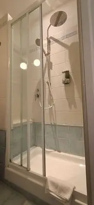 Tek Büyük Yataklı Oda, Banyolu/Duşlu