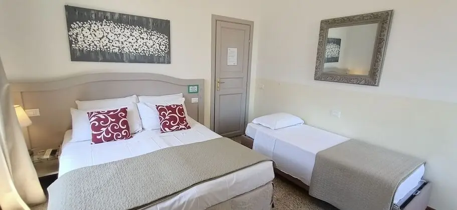 Üç Kişilik Oda, Banyolu/Duşlu