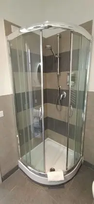 Üç Kişilik Oda, Banyolu/Duşlu