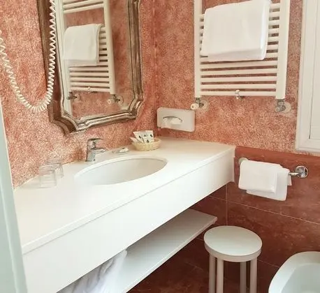 Classic Tek Büyük veya İki Ayrı Yataklı Oda