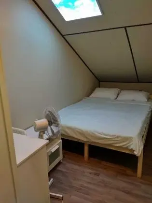 Basic Tek Büyük Yataklı Oda, Penceresiz (Shared Bathroom)