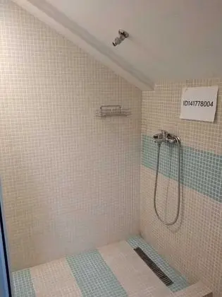 Basic Tek Büyük Yataklı Oda, Penceresiz (Shared Bathroom)