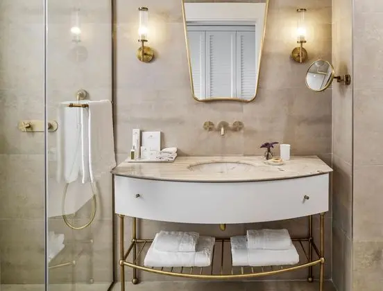 https://images.etstur.com/imgproxy/resize/2560x1440/files/images/hotelImages/etsrooms/815/Biblos_Beach_Resort_Alacati_20260403162016_1.jpg