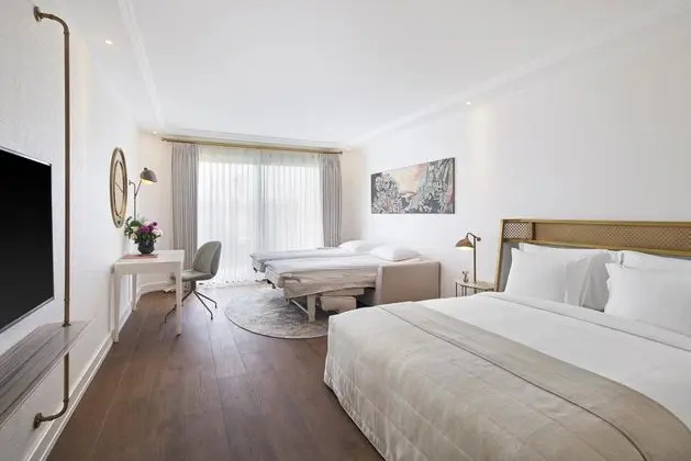 https://images.etstur.com/imgproxy/resize/2560x1440/files/images/hotelImages/etsrooms/815/Biblos_Beach_Resort_Alacati_20260403163355_3.jpg
