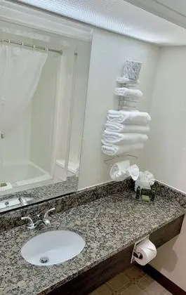 Tek Büyük Yataklı Oda, 2 Çift Kişilik Yatak