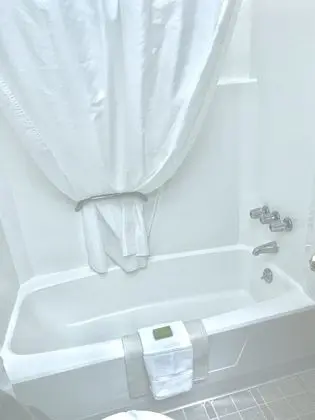 Tek Büyük Yataklı Oda, 2 Çift Kişilik Yatak