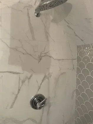 Deluxe Queen Suite