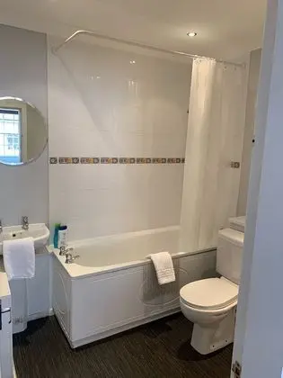 Dört Kişilik Oda, Banyolu/Duşlu