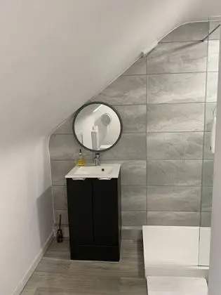 Tek Büyük Yataklı Oda, Ortak Banyo (Small)