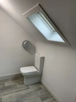 Tek Büyük Yataklı Oda, Ortak Banyo (Small)
