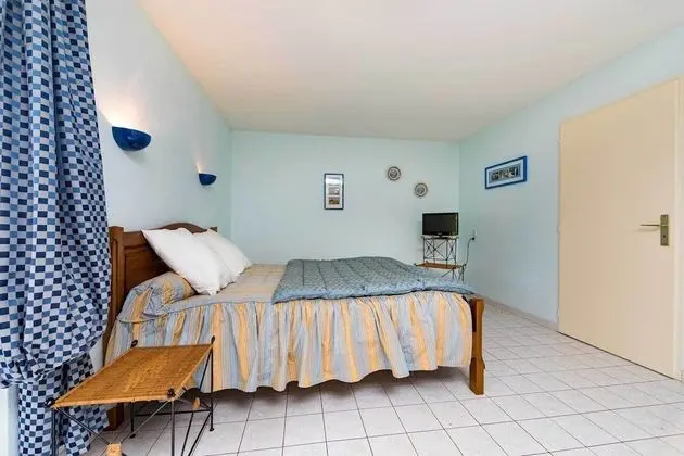 Comfort Tek Büyük Yataklı Oda, Engellilere Uygun (Une poule sur un mur)