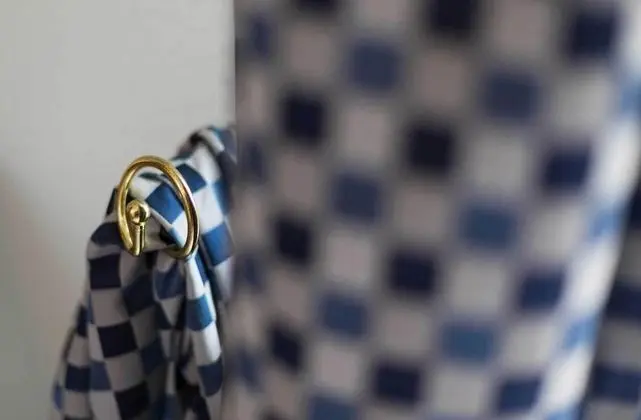 Üç Kişilik Oda (Une vache déguisée en fleur)