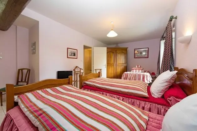 Üç Kişilik Oda (Une vache déguisée en fleur)