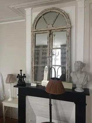Tek Büyük Yataklı Oda (La Beffroi)