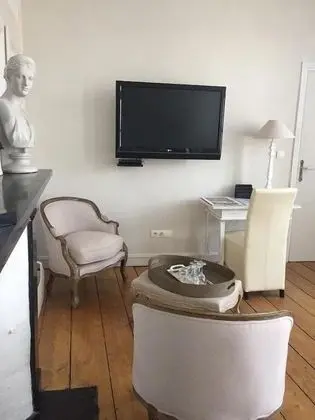 Tek Büyük Yataklı Oda (La Beffroi)