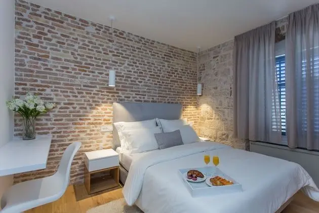 Standard Tek Büyük Yataklı Oda