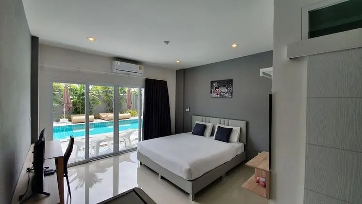 Grand Deluxe Pool Access