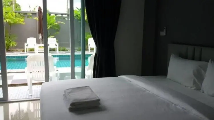 Grand Deluxe Pool Access