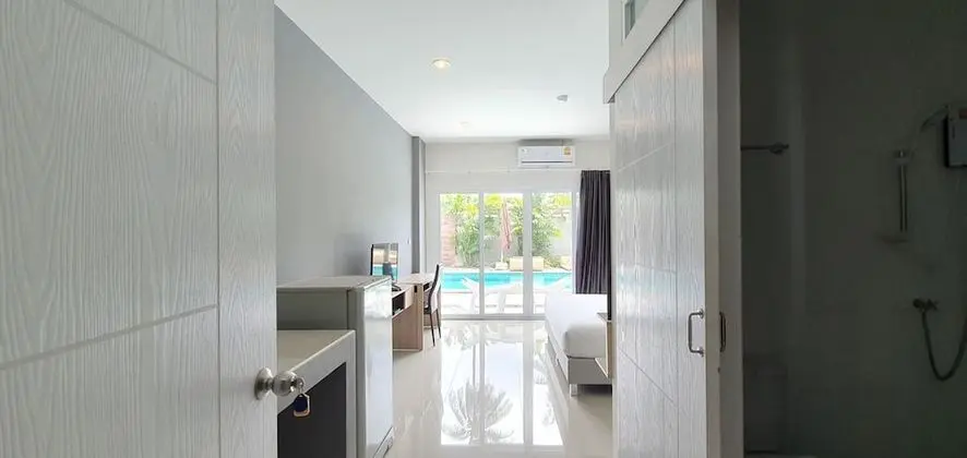 Grand Deluxe Pool Access