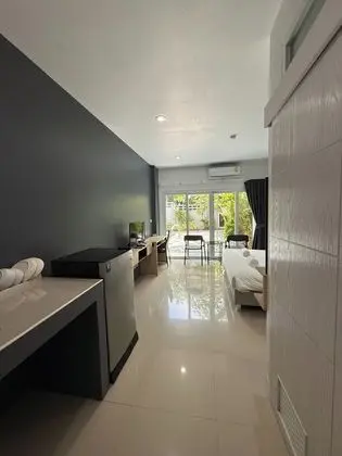 Grand Deluxe Pool Access