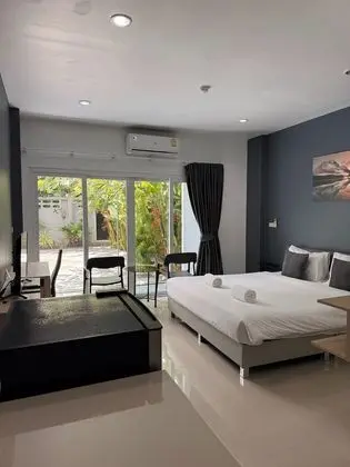 Grand Deluxe Pool Access