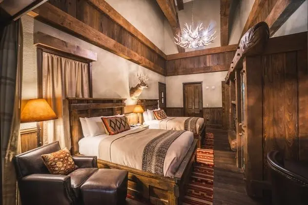 Interior Double Queen Room