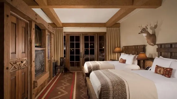 Interior Double Queen Room