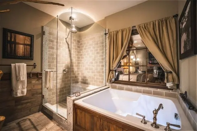 Interior Double Queen Room