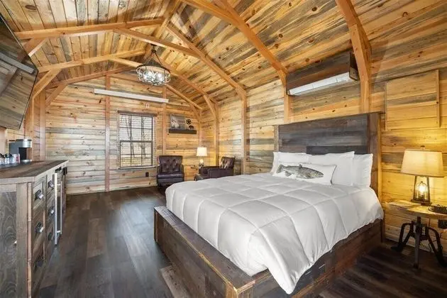 Standard Oda, 1 Büyük (Queen) Boy Yatak (Big Horn Cabin)