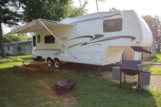 Karavan, 1 Büyük (Queen) Boy Yatak ve Çekyat