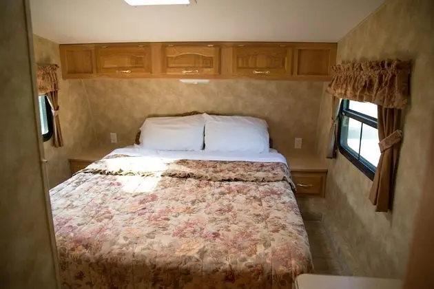 Karavan, 1 Büyük (Queen) Boy Yatak ve Çekyat