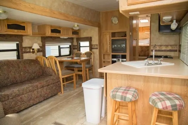 Karavan, 1 Büyük (Queen) Boy Yatak ve Çekyat