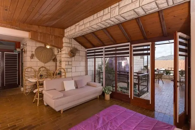Stüdyo (Studio with Terrace and City View)