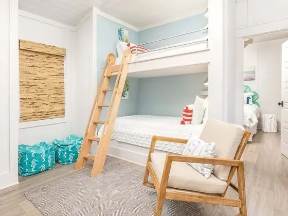 Ev, Birden Çok Yatak, Havuz Kullanımı, Havuz Manzaralı