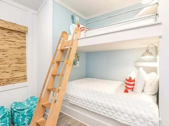 Ev, Birden Çok Yatak, Havuz Kullanımı, Havuz Manzaralı