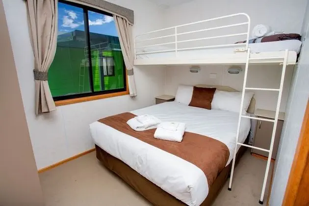 Family Cabin (Sleeps 5)