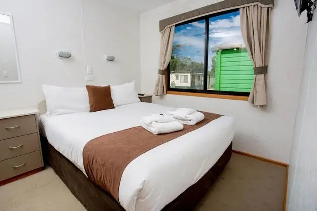 Family Cabin (Sleeps 5)