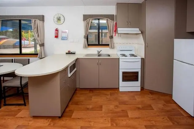 Family Cabin (Sleeps 5)