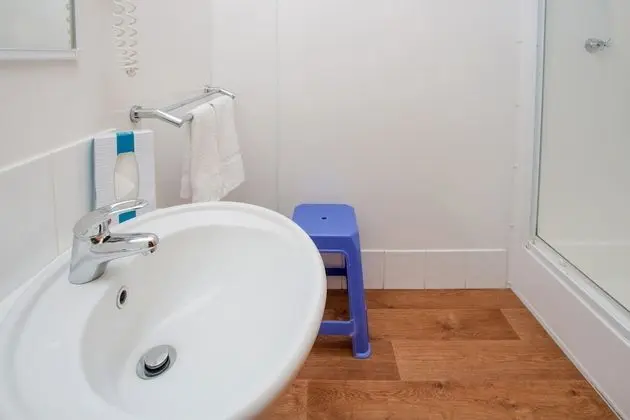 Family Cabin (Sleeps 5)