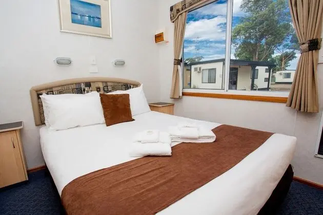 Family Cabin (Sleeps 7)
